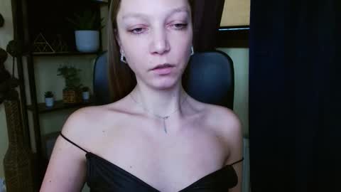 Emilly online show from February 2026 02:06:01 PM