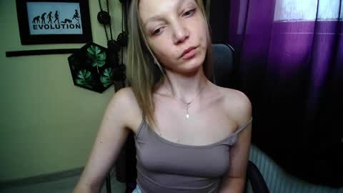 Emilly online show from May 2026 12:44:02 PM