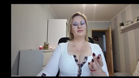 Snapshot of emillykiss chatting on February 2026 07:05:01 AM EmillyLove online show from February 2026 07:05:01 AM