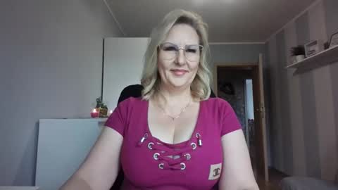 Snapshot of emillykiss chatting on February 2026 09:28:02 AM EmillyLove online show from February 2026 09:28:02 AM