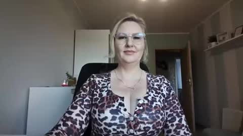 Snapshot of emillykiss chatting on March 2026 07:25:02 AM EmillyLove online show from March 2026 07:25:02 AM