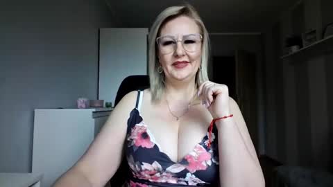 Snapshot of emillykiss chatting on March 2026 08:04:01 AM EmillyLove online show from March 2026 08:04:01 AM