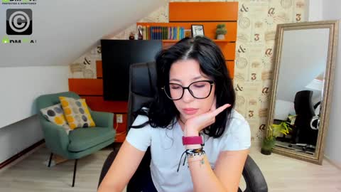 Snapshot of emillytaylor chatting on February 2025 10:51:02 AM EmillyTaylor online show from February 2025 10:51:02 AM