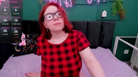 Snapshot of emily_amorre chatting on January 2025 04:39:01 AM Emily 3 online show from January 2025 04:39:01 AM