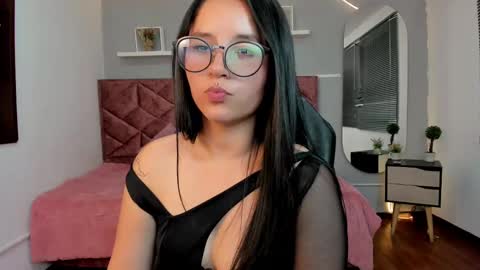 Snapshot of emily_carter19 chatting on February 2025 04:06:01 AM Emily Carter online show from February 2025 04:06:01 AM