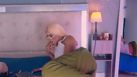 emily_castillo1_ online show from April 2026 05:54:02 AM