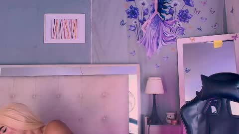 emily_castillo1_ online show from April 2026 05:55:01 AM
