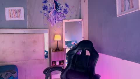 emily_castillo1_ online show from June 2026 06:01:01 AM