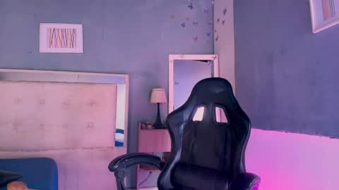 emily_castillo1_ online show from June 2026 04:22:01 AM