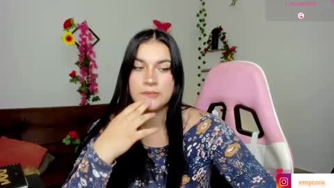 Snapshot of emily_coraline chatting on February 2025 03:43:01 PM Emily online show from February 2025 03:43:01 PM
