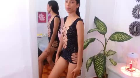 Snapshot of emily_cross_ chatting on September 2025 06:33:02 PM Emily online show from September 2025 06:33:02 PM