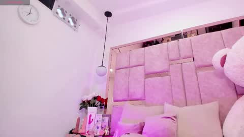 Snapshot of emily_daarell chatting on October 2025 10:28:02 PM M I A online430pm- 930pm online show from October 2025 10:28:02 PM