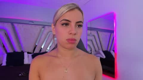 Snapshot of emily_ellen chatting on December 2024 11:39:02 AM Emily online show from December 2024 11:39:02 AM