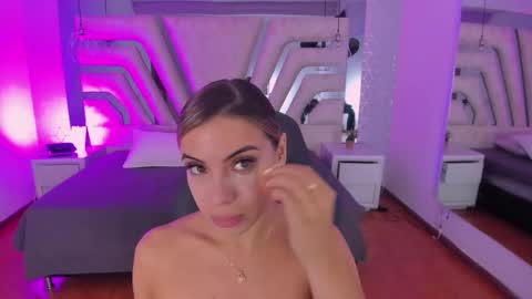 Emily online show from September 2025 11:03:01 AM