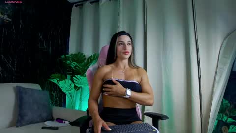 Emily foxx01 online show from May 2026 10:48:01 PM