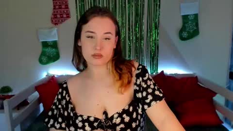 Snapshot of emily_gin chatting on December 2024 06:28:02 AM EMILY online show from December 2024 06:28:02 AM