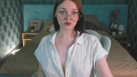 Snapshot of emily_hil11 chatting on May 2026 12:51:01 AM Emily online show from May 2026 12:51:01 AM