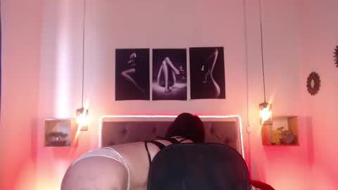 E M I L Y  online show from October 2025 03:30:01 PM