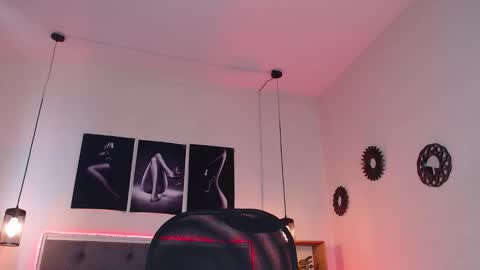 E M I L Y  online show from October 2025 05:12:02 PM