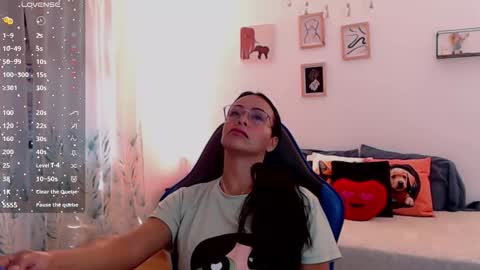 emily leroy. online show from October 2025 12:01:02 PM