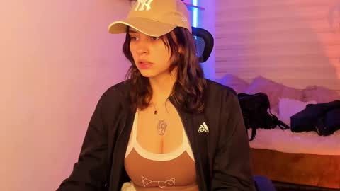 emily_lindey online show from October 2025 03:03:02 AM