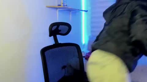 emily_lindey online show from November 2025 03:05:01 AM