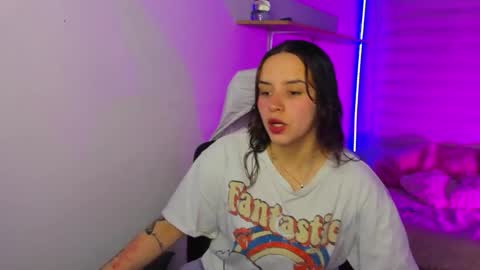 emily_lindey online show from November 2025 03:18:02 AM