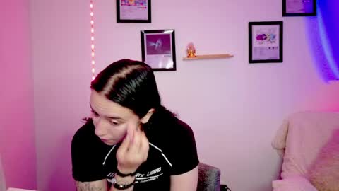 Emily Lindey online show from June 2026 06:38:01 AM