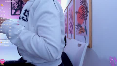 Snapshot of emily_roux chatting on January 2025 08:13:02 AM  EMILY  online show from January 2025 08:13:02 AM