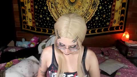 Snapshot of emily_salvatore chatting on February 2025 02:26:01 AM emily_salvatore online show from February 2025 02:26:01 AM