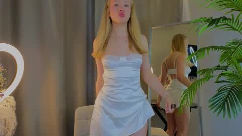 emily shepard online show from September 2025 01:40:02 AM