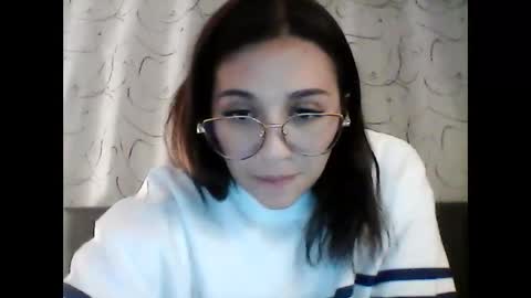 Snapshot of emily_smith29 chatting on December 2024 02:43:01 AM emi online show from December 2024 02:43:01 AM