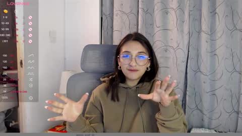 Snapshot of emily_smith29 chatting on December 2024 04:23:02 AM emi online show from December 2024 04:23:02 AM