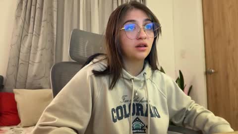Snapshot of emily_smith29 chatting on February 2025 01:15:02 AM emi online show from February 2025 01:15:02 AM