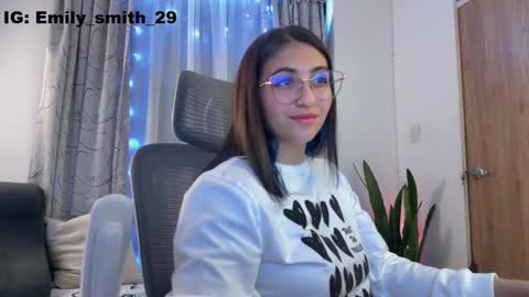 Snapshot of emily_smith29 chatting on February 2025 09:15:01 PM emi online show from February 2025 09:15:01 PM