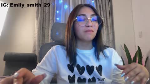 Snapshot of emily_smith29 chatting on February 2025 01:11:01 AM emi online show from February 2025 01:11:01 AM