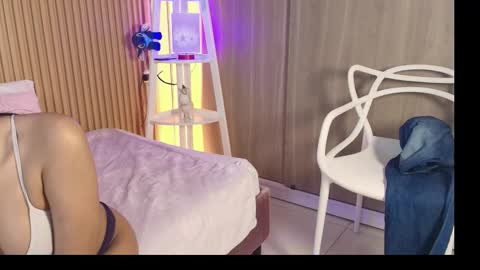 Snapshot of emily_sweett12 chatting on March 2026 01:18:02 PM Emily online show from March 2026 01:18:02 PM