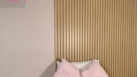 Snapshot of emily_sweett12 chatting on March 2026 12:19:01 PM Emily online show from March 2026 12:19:01 PM