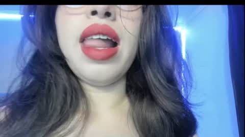 Snapshot of emily_tulip chatting on June 2026 11:41:02 AM Vanesa online show from June 2026 11:41:02 AM