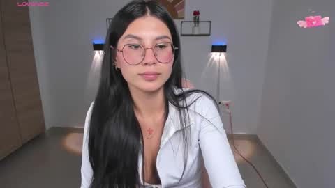 Snapshot of emily_villamil_ chatting on October 2025 09:08:02 PM Emi online show from October 2025 09:08:02 PM