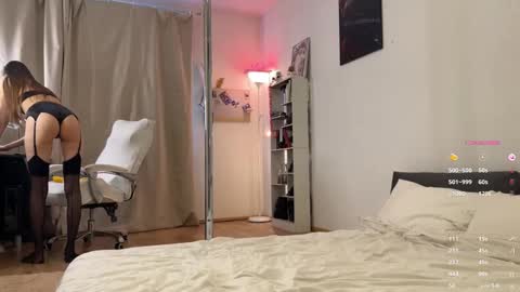 Snapshot of emily_w0w_ chatting on March 2026 06:31:02 AM Lia online show from March 2026 06:31:02 AM