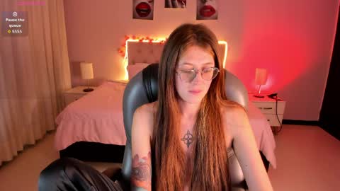 emily_warren__ online show from April 2026 09:26:01 PM