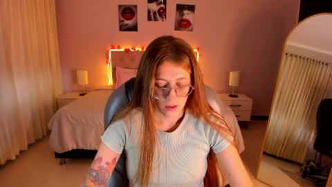 emily_warren__ online show from April 2026 09:06:02 PM