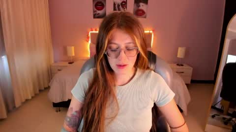 emily_warren__ online show from April 2026 08:37:01 PM