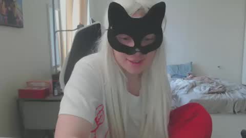 Emily online show from October 2025 08:19:02 PM