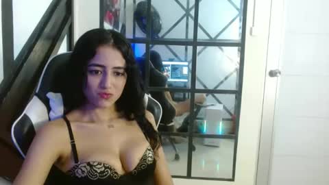 Snapshot of emily_zc1 chatting on September 2025 03:28:01 AM EMILY online show from September 2025 03:28:01 AM