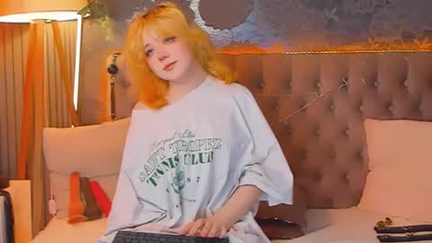 Snapshot of emilyangels chatting on April 2026 06:00:02 AM Baby Emelli online show from April 2026 06:00:02 AM