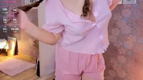 Snapshot of emilyart_ chatting on February 2026 05:05:02 AM artist Emily online show from February 2026 05:05:02 AM