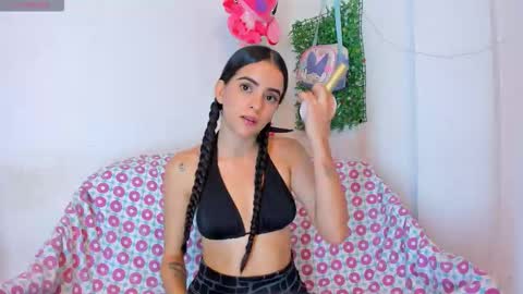 Snapshot of emilyclay_1 chatting on December 2025 08:58:01 PM Sweet Emily online show from December 2025 08:58:01 PM