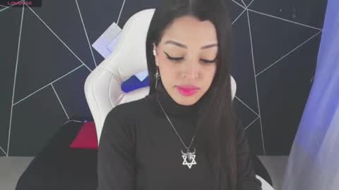 Snapshot of emilydaft chatting on November 2025 02:39:01 PM fari online show from November 2025 02:39:01 PM